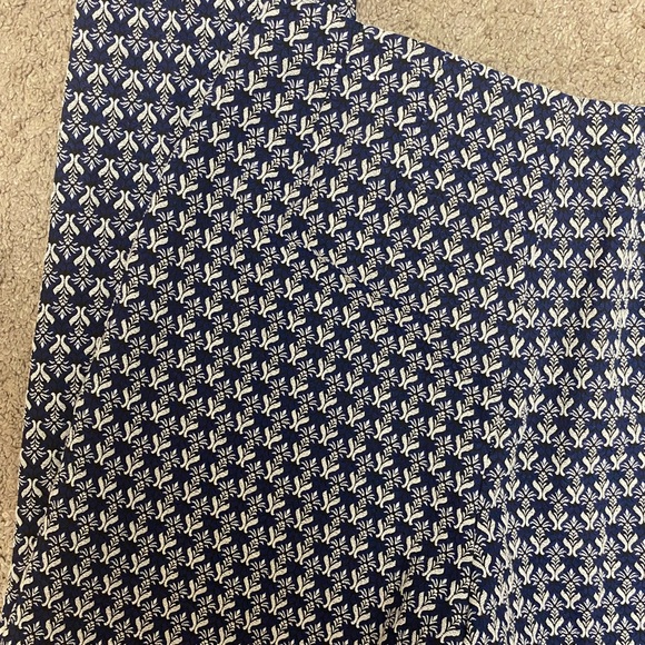 J. MCLAUGHLIN navy, black, and white flat front skinny printed pants size 2 - Picture 6 of 6